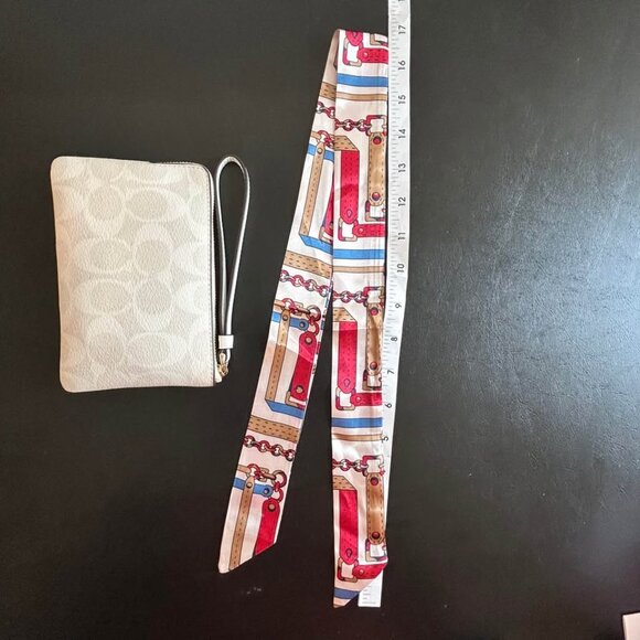 Coach Signature Corner Zip Wristlet Canvas Stripe Glacier White NWT $88 Retail - Picture 7 of 11